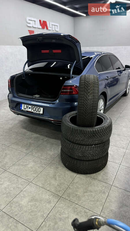 Седан Volkswagen Passat 2015 в Сваляве