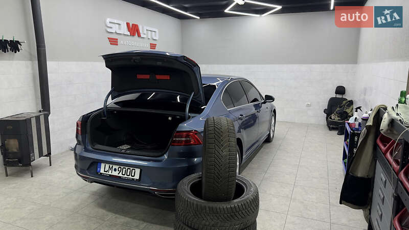 Седан Volkswagen Passat 2015 в Сваляве