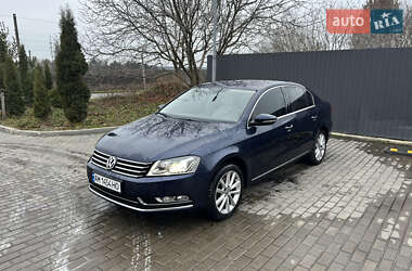 Седан Volkswagen Passat 2011 в Ровно