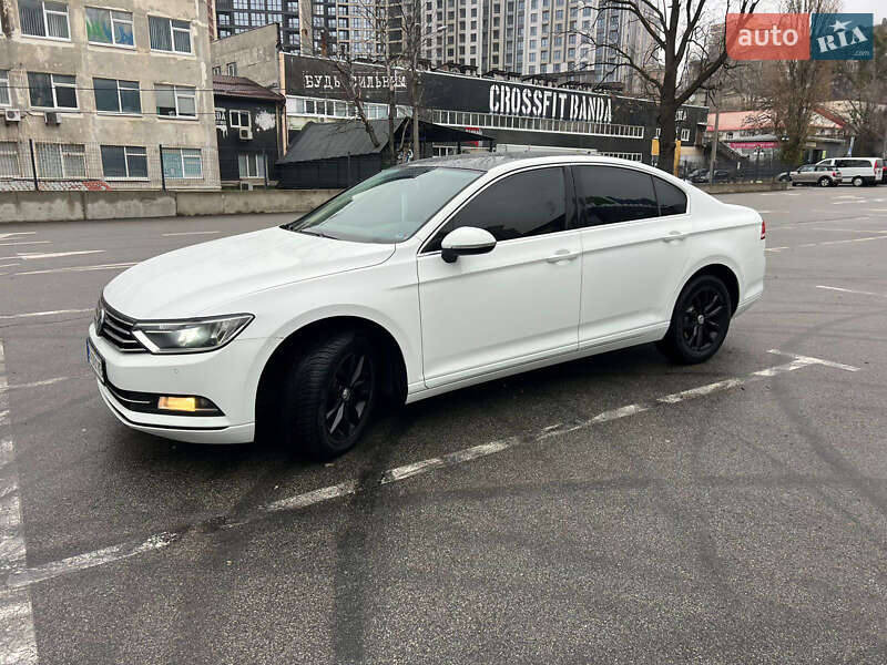 Седан Volkswagen Passat 2015 в Києві