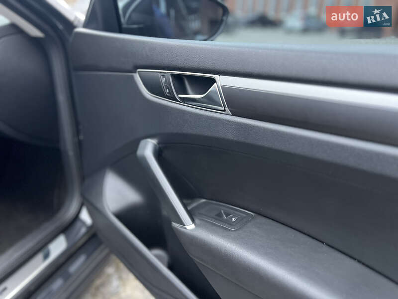Седан Volkswagen Passat 2016 в Дніпрі