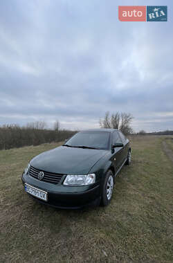 Седан Volkswagen Passat 1998 в Жовкві