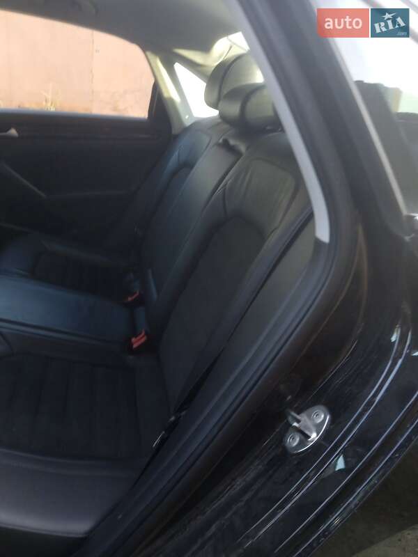 Седан Volkswagen Passat 2014 в Стрые