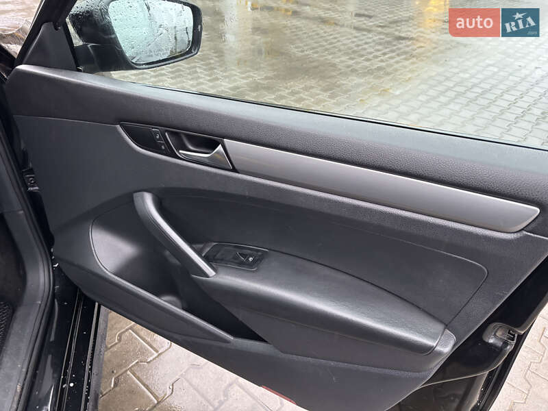 Седан Volkswagen Passat 2012 в Киеве