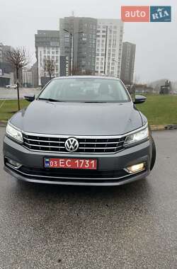 Седан Volkswagen Passat 2018 в Києві