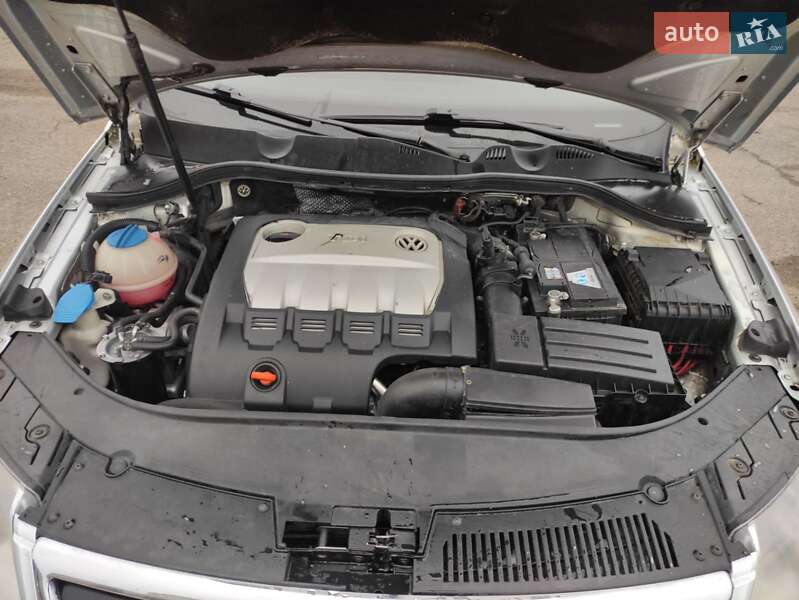 Универсал Volkswagen Passat 2006 в Коломые