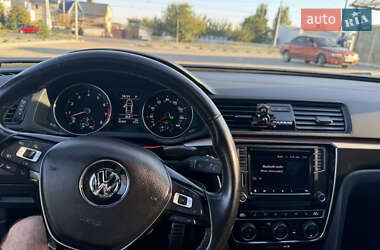 Седан Volkswagen Passat 2018 в Днепре