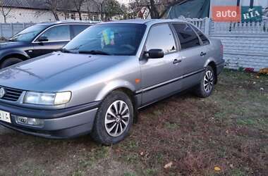 Седан Volkswagen Passat 1994 в Смеле