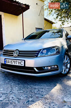 Універсал Volkswagen Passat 2012 в Кропивницькому