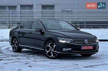 Седан Volkswagen Passat 2020 в Рівному