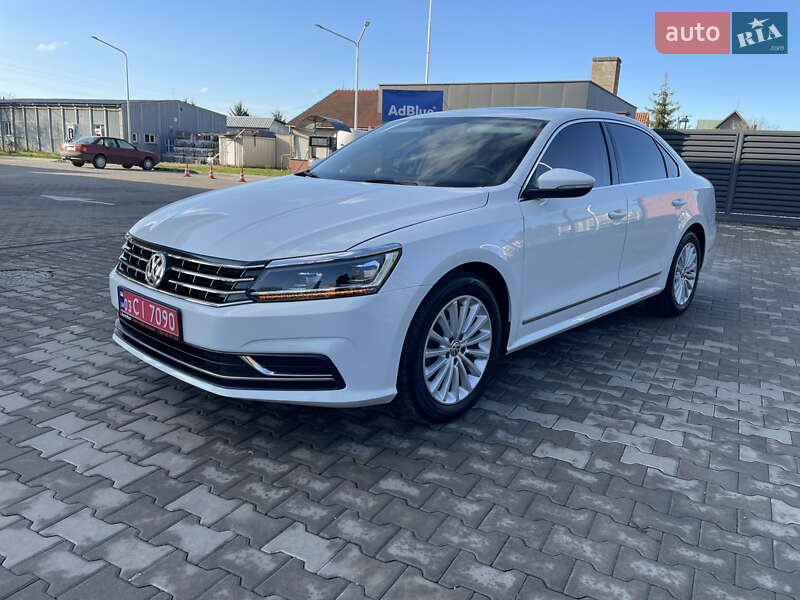 Седан Volkswagen Passat 2016 в Ужгороді