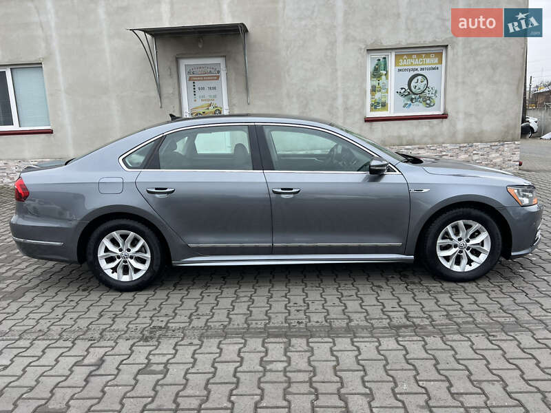 Седан Volkswagen Passat 2017 в Луцке