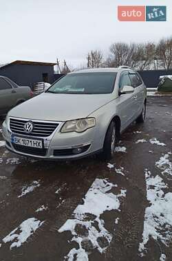 Універсал Volkswagen Passat 2010 в Луцьку