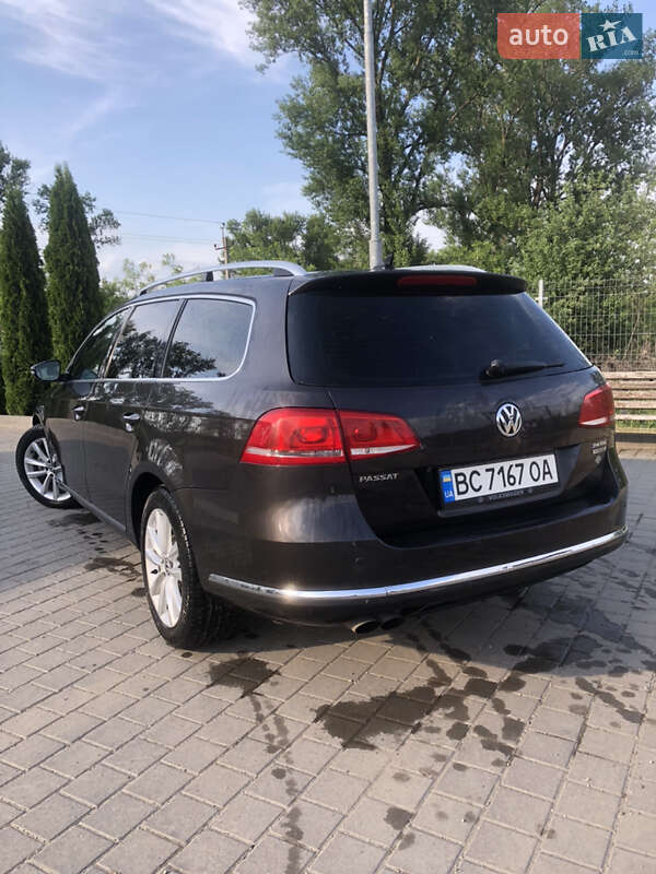 Универсал Volkswagen Passat 2011 в Старом Самборе
