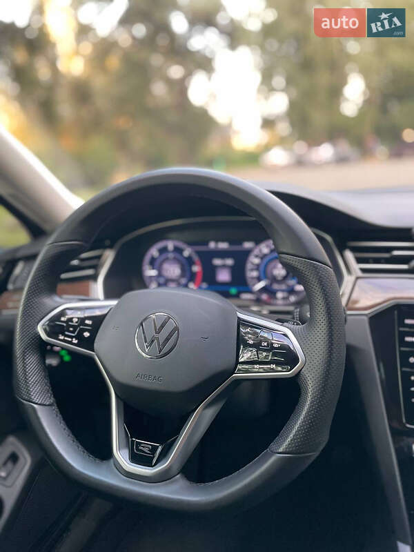 Седан Volkswagen Passat 2015 в Чернівцях