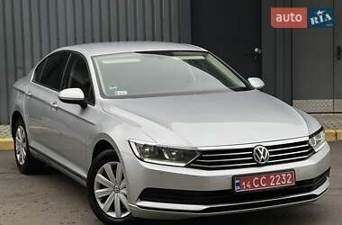 Седан Volkswagen Passat 2019 в Ужгороді