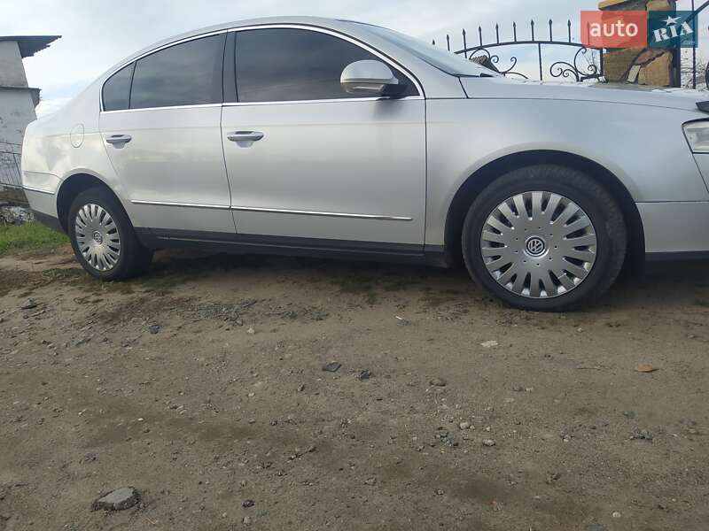 Седан Volkswagen Passat 2005 в Гайвороні