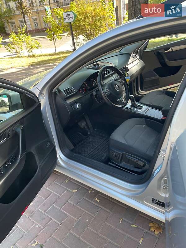 Універсал Volkswagen Passat 2014 в Сумах