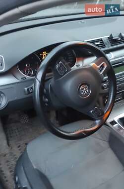 Універсал Volkswagen Passat 2011 в Новояворівську