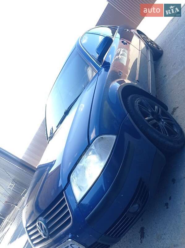Седан Volkswagen Passat 2001 в Ходореві