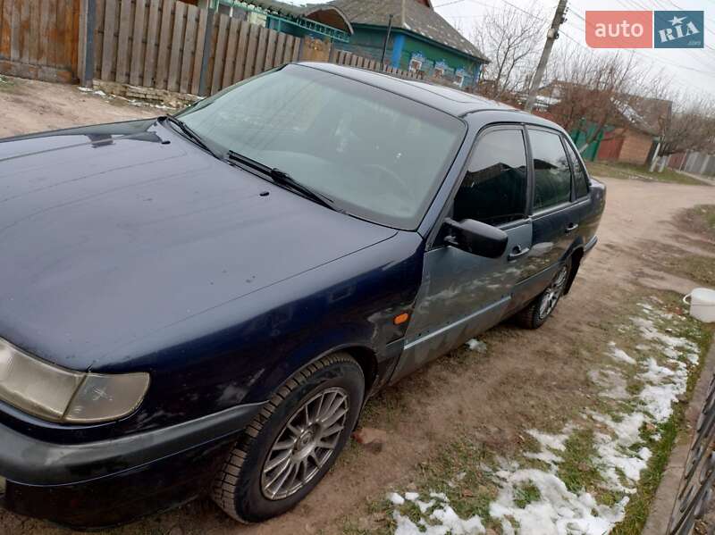 Седан Volkswagen Passat 1994 в Глухові