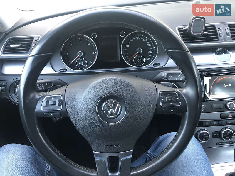 Универсал Volkswagen Passat 2014 в Жовкве