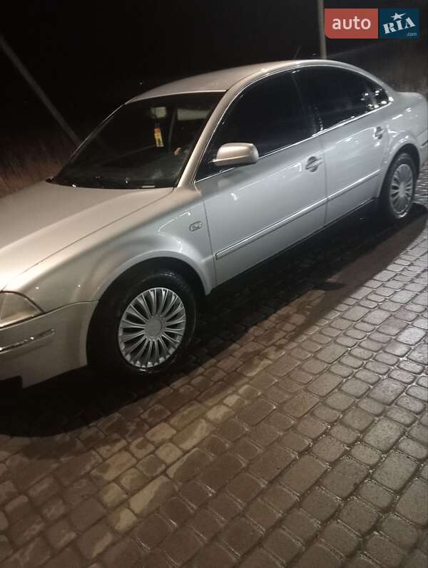 Седан Volkswagen Passat 2003 в Львове