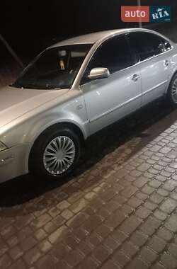 Седан Volkswagen Passat 2003 в Львове