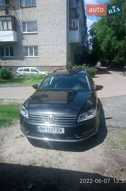 Універсал Volkswagen Passat 2011 в Житомирі