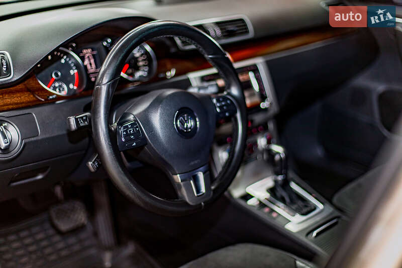 Седан Volkswagen Passat 2012 в Киеве
