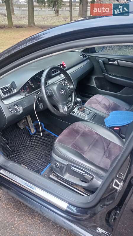 Універсал Volkswagen Passat 2012 в Житомирі