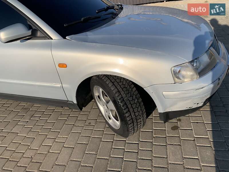 Седан Volkswagen Passat 1996 в Одесі