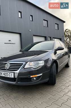 Універсал Volkswagen Passat 2010 в Сарнах