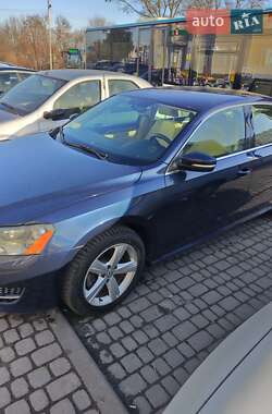 Седан Volkswagen Passat 2013 в Львові