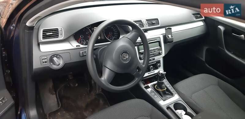 Універсал Volkswagen Passat 2014 в Житомирі