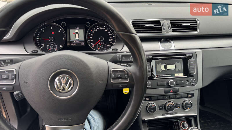 Универсал Volkswagen Passat 2013 в Хмельницком