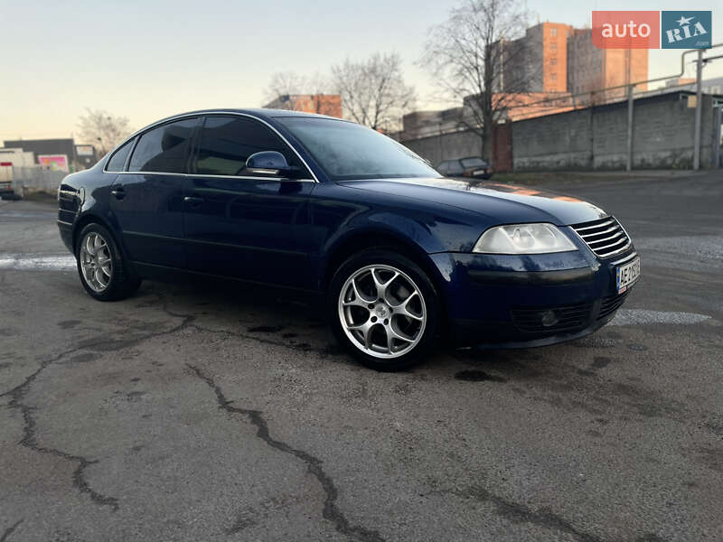 Седан Volkswagen Passat 2004 в Днепре