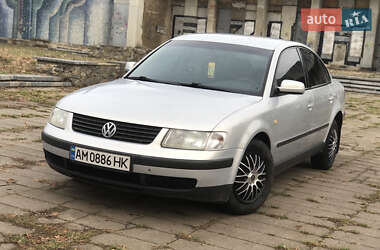 Седан Volkswagen Passat 1998 в Житомирі