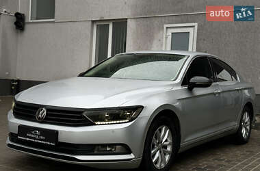 Седан Volkswagen Passat 2016 в Луцке