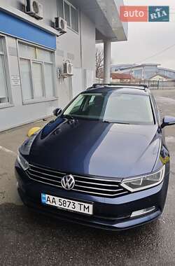 Універсал Volkswagen Passat 2015 в Києві