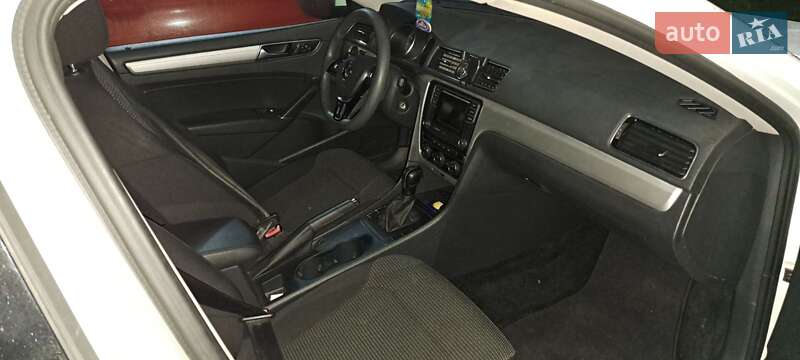 Седан Volkswagen Passat 2016 в Луцке