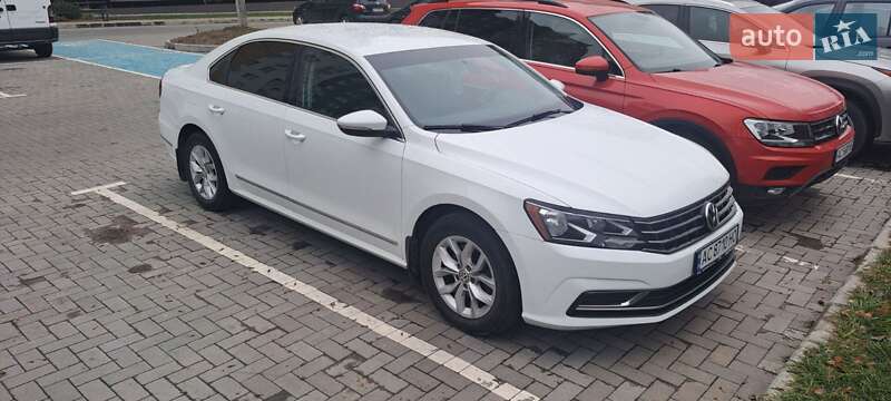 Седан Volkswagen Passat 2016 в Луцке