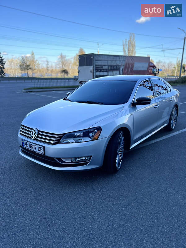 Седан Volkswagen Passat 2015 в Днепре