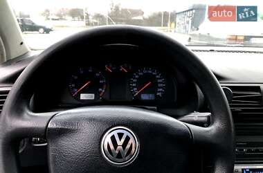 Седан Volkswagen Passat 2000 в 