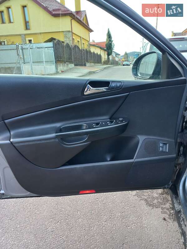 Універсал Volkswagen Passat 2007 в Винниках