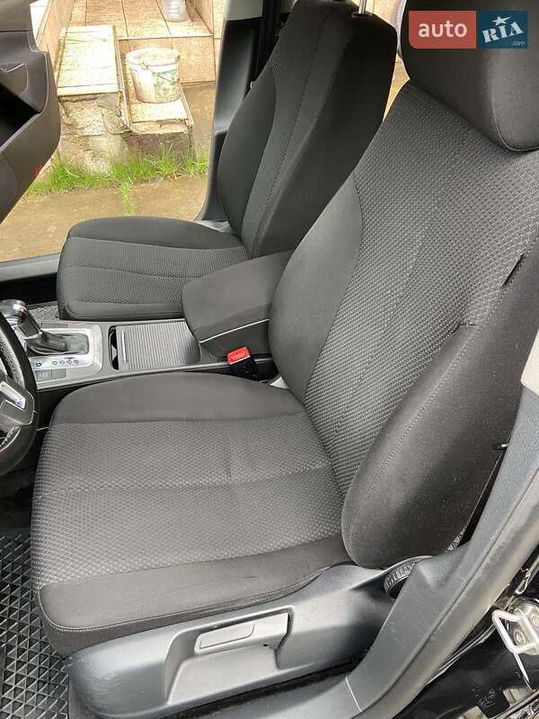 Седан Volkswagen Passat 2010 в Киеве