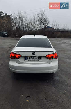 Седан Volkswagen Passat 2013 в Харкові