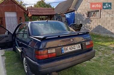 Седан Volkswagen Passat 1992 в Костополе