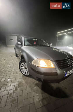 Седан Volkswagen Passat 2002 в Тячеві