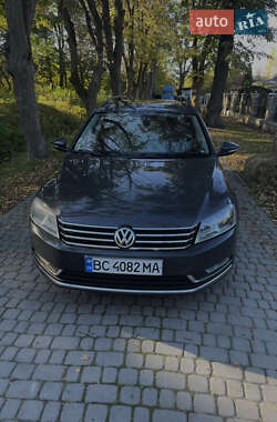 Універсал Volkswagen Passat 2011 в Жовкві